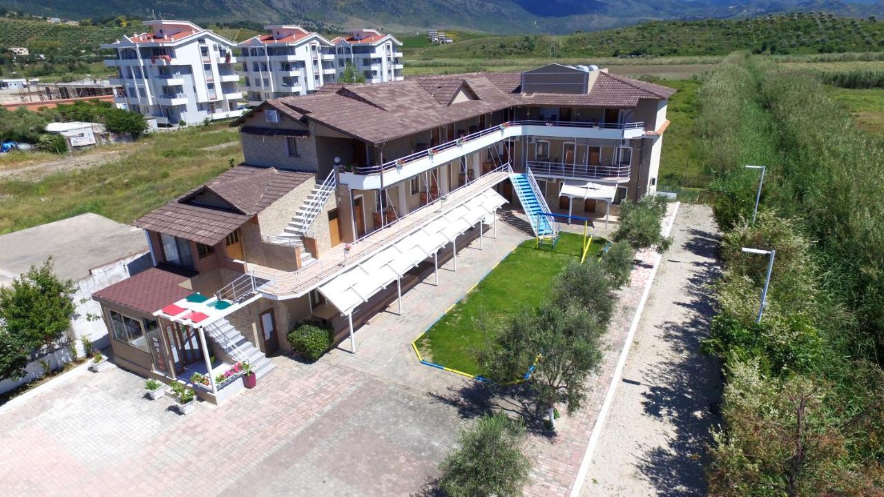 Dolce Italia Hotel Radhimë Buitenkant foto