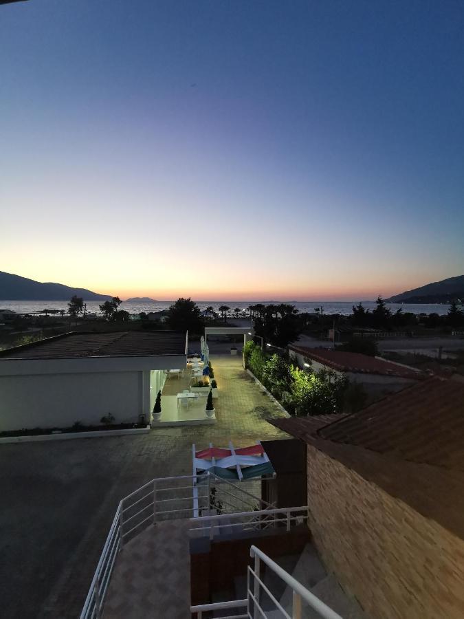 Dolce Italia Hotel Radhimë Buitenkant foto