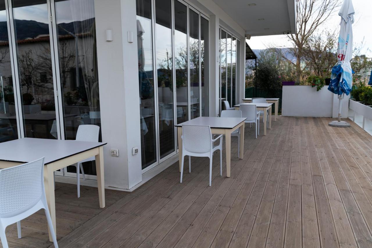 Dolce Italia Hotel Radhimë Buitenkant foto