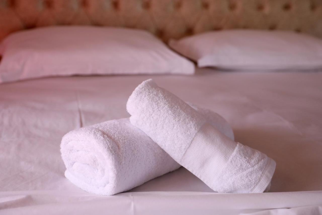 Dolce Italia Hotel Radhimë Buitenkant foto