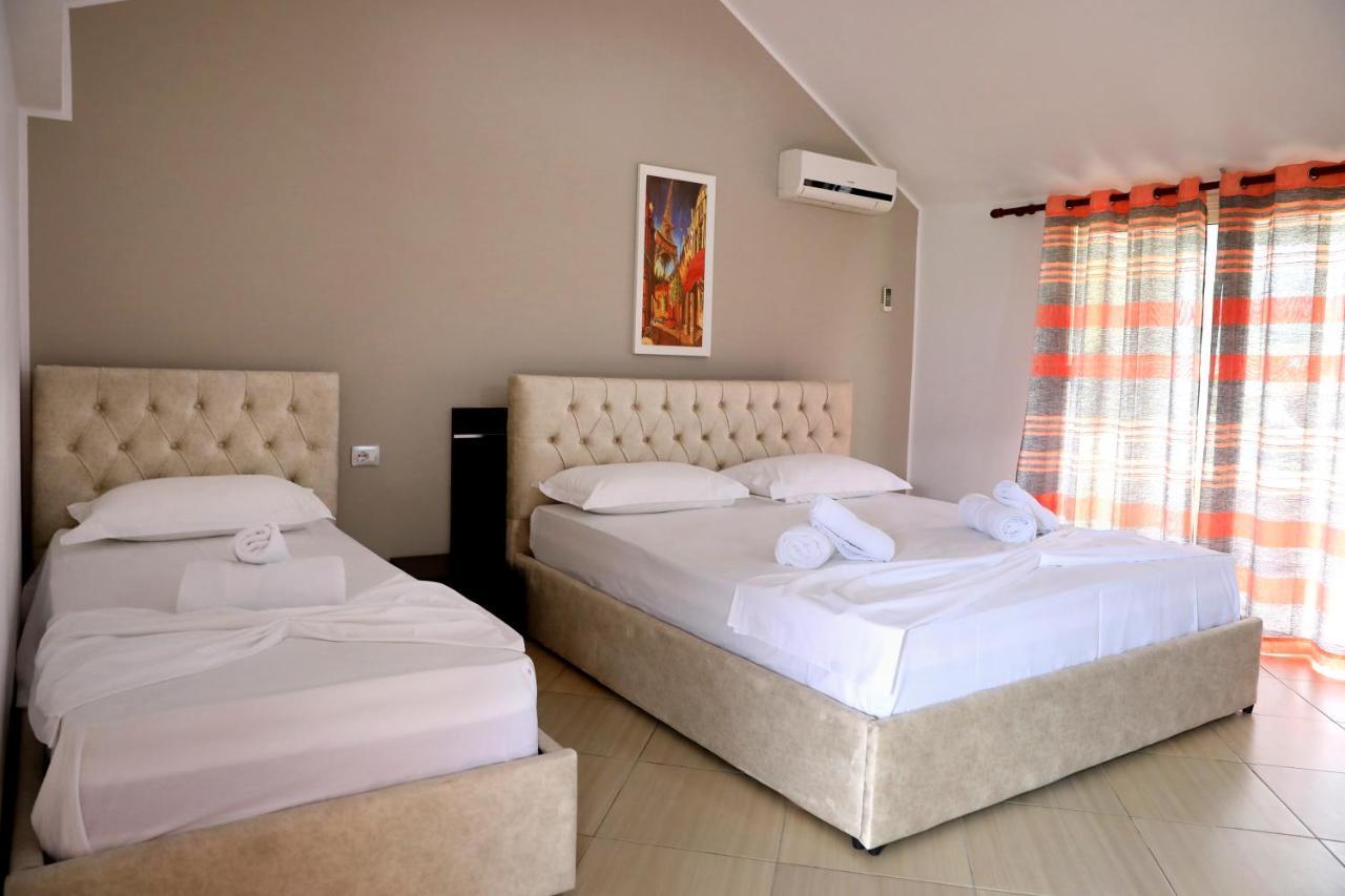 Dolce Italia Hotel Radhimë Buitenkant foto